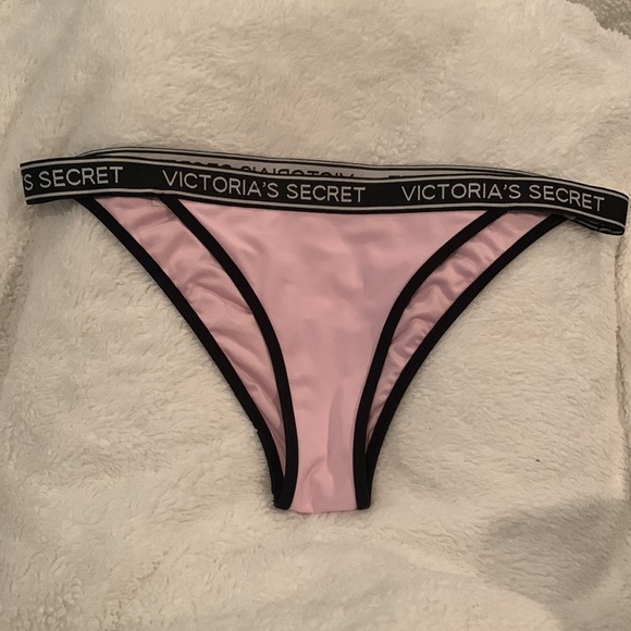 Victoria’s Secret logo caged top and bottom set - Picture 10 of 13